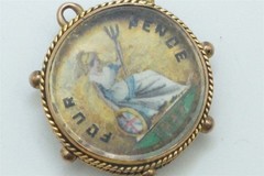 ANTIQUE ENGLISH 9K GOLD ENAMELLED VICTORIA GROAT 4d COIN FOB CHARM c1837