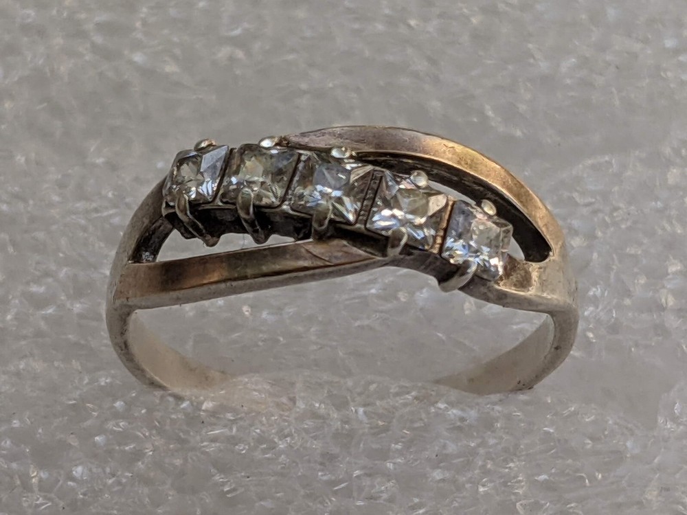 Vintage ring sterling silver 925 Size 6 Weight 1.86 g. Gold insert 9 ct.