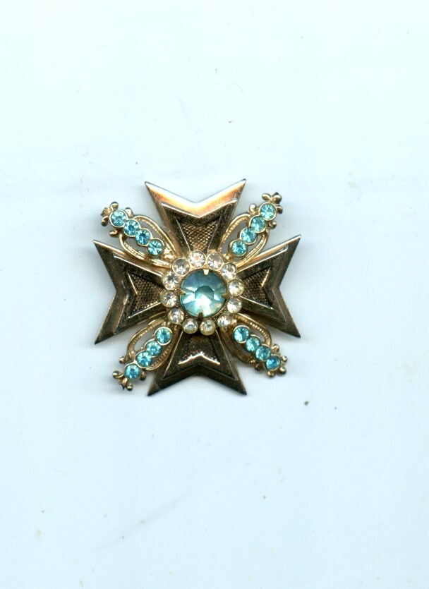 1960’s, Gold Tone CORO Pin – Blue & White Rhinestones, 1.1/2″ x 1.1/2″