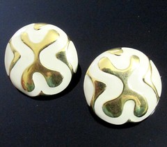 VTG RUNWAY MONET 80s MODERNIST EARRINGS CREAM ENAMEL ABSTRACT GOLD DESIGN POST