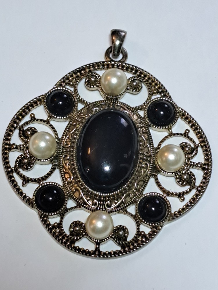 Vtg Elegant Gold Tone Filigree Black Cabachon Faux Pearl Edwardian Style Pendant