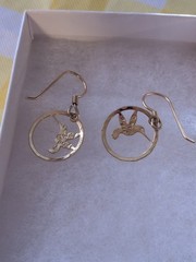 Goldtone Hummingbird In Circle Bird Earrings Wild Bryde .75″ Dangle Drop
