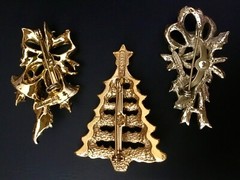 Christmas Pin Lot Signed GERRYS Gold Tone Tree Bells Poinsettia & Bow Vintage