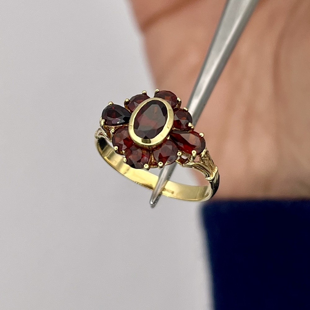 Vintage 18K Yellow Gold Oval Pear & Round Mozambique Garnet Cluster Ring Size 6