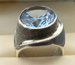 Sterling Silver Vintage Eagle Mexico 12.9 Ct Blue Quartz Ring Sz. 9 – 24.3 Grams