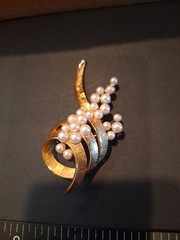 Vintage Mod Monet Brushed Gold Faux Pearl Brooch Signed Asymmetrical Monet Pin