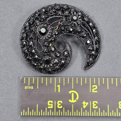 VINTAGE M JENT JET BLACK RHINESTONE BROOCH PIN PAISLEY FILIGREE JAPANNED ESTATE