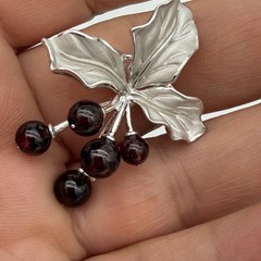 Vtg QVC ROSS SIMONS Holly Berry Garnet Pendant Brooch Pin