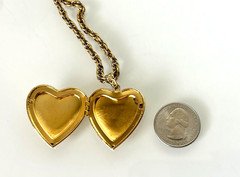 Vintage 1928 Jewelry Gold Tone Etched Floral Heart Locket Pendant Rope Necklace