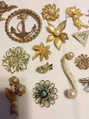 VARIETY OF VINTAGE BROOCHES LOT 21PC wear, repair, parts