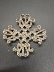 Vtg Jeunique Signed Silver Maltese Cross Pendant Brooch Pin 1970s Ribbon Scroll