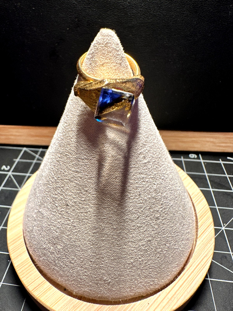 Vintage 1970s Modernist Textured Gold Ring Bi Color Blue Clear Gem – Size 4