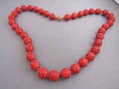 VINTAGE STRUNG LAQUERED CARVED FLOWER RED CINNABAR BEADED COLLAR NECKLACE
