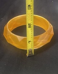 Vtg 1930s Art Deco “Apple Juice” Honey Faceted Diamond Cut Bakelite Bangle