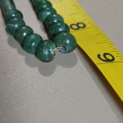 Green Jade Beaded Necklace Vintage Barrel Round Beads Gold Tone Clasp 17 Inches