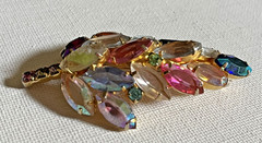 Vintage Juliana Delizza Elster Rhinestone Brooch Pin Textured Leaf Vaseline VGC