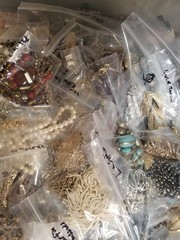 Huge lot 35pc Random necklaces all wearable some signed Vtg-Modern Very Nice #35