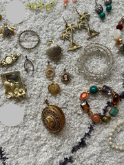 Women’s Jewelry Lot (Vintage/necklaces/bracelets/earrings/pins/brooches, charms)