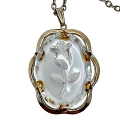 Vtg Lot Of 2 Pendant Necklaces Lucite Intaglio Tulip And Lady Remington Locket
