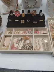 Peaches & Cream Gold Tone Jewelry. All Wearable. Some Branded. 96 PCs Lot #165