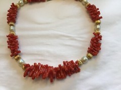 MIMI D N 1980 VTG SIM CORAL PEARL GOLD BEADED 16” FASHION NECKLACE VERY PRETTY!