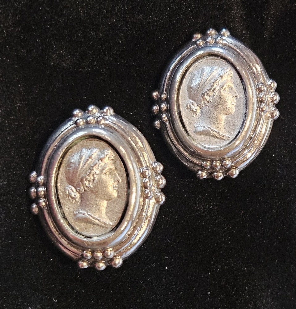Vintage Linda Levinson Signed Cameo Clip Oval Silver Earrings Runway Couture
