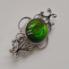 925 Sterling Silver Filigree Brooch Green Cabochon 1.25in 4.50g Vintage Classic