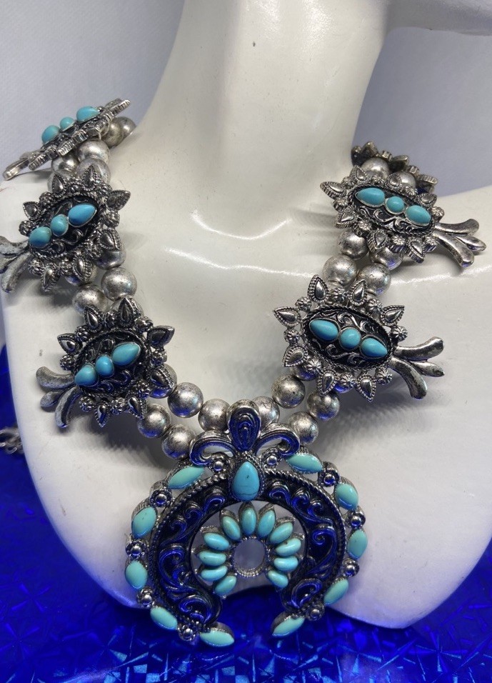 Elegant Vintage Silver Alloy Squash Blossom Statement Fleur De Lis Spider Faux