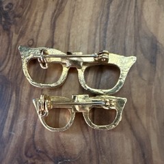 Vintage Retro Eyeglass Pin Set – Red Rhinestone Cat‑Eye Glasses Kitsch Brooch