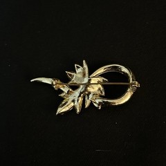 Vintage Unbranded Ribbon & Leaf Style Green Rhinestone & Faux Pearls Brooch Pin