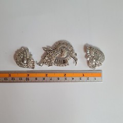 Unsigned JOMAZ/ MAZER clear swirl brooch pendant fur/ shoe clips brooch set of 3