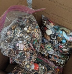 3 Pounds Jewelry Costume Vintage Mix LBS necklaces bracelets pins rings etc lbs