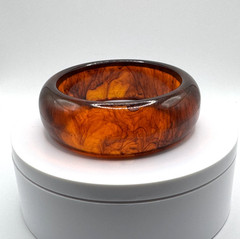 Gorgeous marbled root beer Lucite bracelet; 2.4 ounces; 7.75 inch wrist