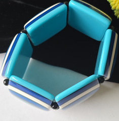 Vintage MCM Blue Shades Acrylic Statement Stretch Bracelet 7″ Wrist
