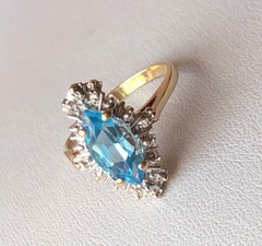 VINTAGE 10K YELLOW GOLD MARQUISE CUT BLUE TOPAZ AND DIAMONDS RING