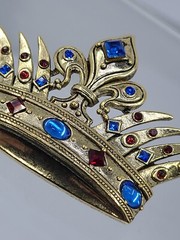 Vintage WONDERS 2004 Masters of Florence Medici Rhinestone Crown Brooch