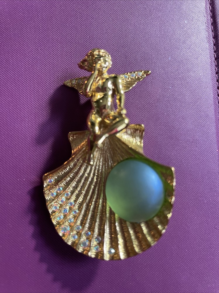 KIRKS FOLLY ANGEL FAIRY SITTING ON SEA SHELL GREEN BROOCH PENDANT GORGEOUS