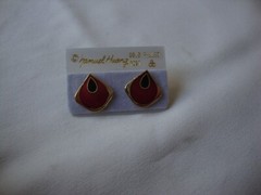 VINTAGE 1970s SAMUEL HUANG DESIGNER CLOISONNE RETRO MOD BLACK & RED STUD EARRING