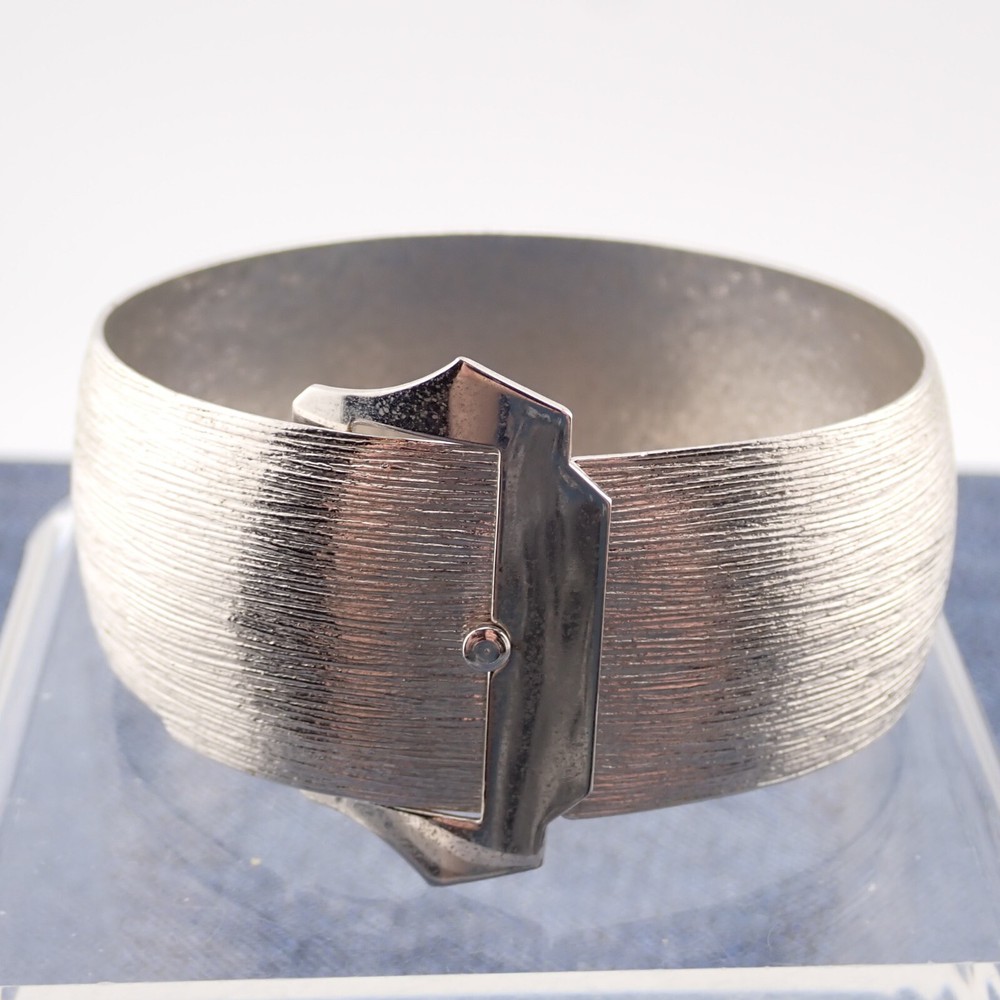 Vintage Brushed Silver Tone 1″ Wide Wrap Tension Close 7″ Belt Bracelet