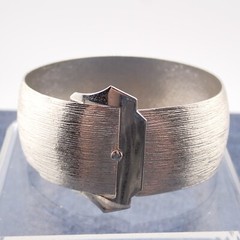 Vintage Brushed Silver Tone 1″ Wide Wrap Tension Close 7″ Belt Bracelet