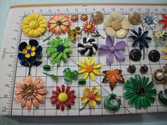 ViNTaGE 44 PiEcE MeTaL ENaMeL FLoWeR (33 PiN/10 ER/1 RiNg) LoT/CoLLecTiOn *READ*