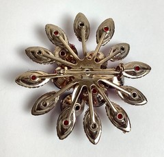 Vintage Gold-Tone Red & Pink Rhinestone Starburst Prong Brooch 2.25″ Diameter