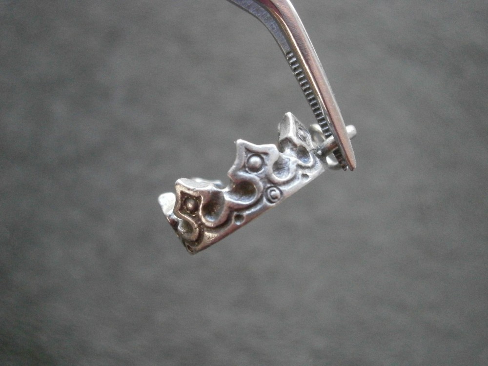 Royal Crown Chunky Vintage Pewter Silvertone Bracelet Charm Pendant 2.4g