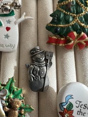 Vintage Christmas Brooch Lot 8pc Resin Metal Clay Snowman Tree Santa Heart 1990s