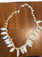 Vintage Japan 1970-80s MOP teardrop bib necklace costume pearls sliver clasp