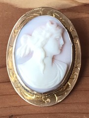 Antique Victorian 10K Yellow Gold Cameo Carved Shell Ornate Edge Brooch Pin