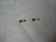 VTG 1970s HANDMADE 6MM MALACHITE BEAD/BALL YELLOW GOLD PLATED STUD EARRINGS