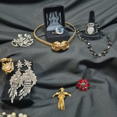 Jewelry Vintage to Modern Costume Mixed Lot Estate Gold Tone