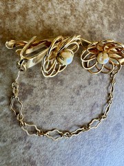 Vintage Sweater Clips Gold Tone Flower Faux Pearl Chain Mid Century 1950s