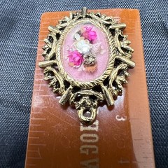 Vtg Dried Flower Pendant Handmade Signed Lucite Dome Gold Tone Victorian Gothic
